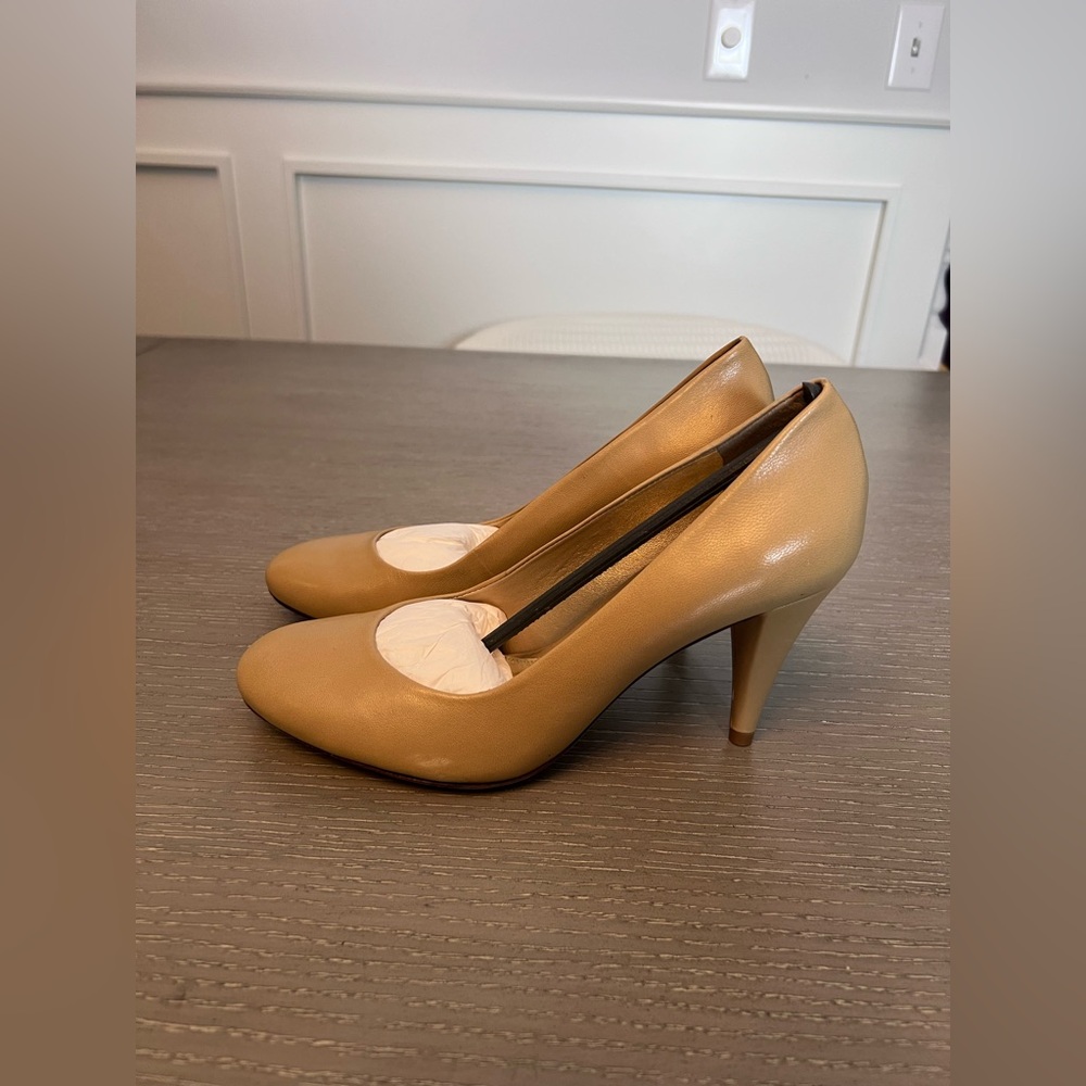 ANTONIO MELANI Classic Tan Heels